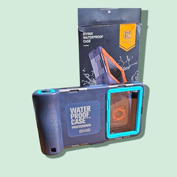 Shellbox Diving Case - Picture 2 of 4